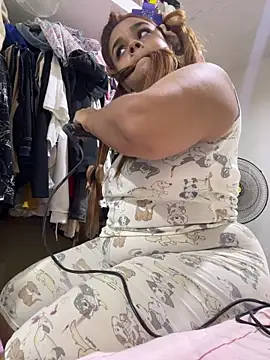 Evabigass online show from June 14, 2026, 7:49 pm