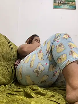 Evabigass online show from July 18, 2026, 1:37 pm