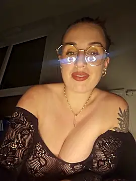 Snapshot of lindsay_33off chatting on November 9, 2025, 9:02 pm lindsay 33off online show from November 9, 2025, 9:02 pm