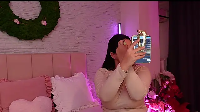 RachelSwaan online show from October 21, 2025, 5:19 am