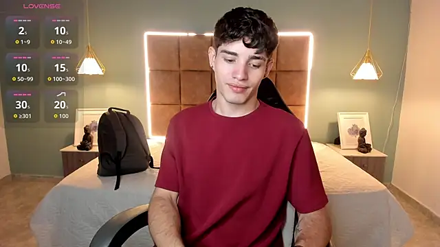 AlejooTwink online show from April 24, 2026, 2:14 am