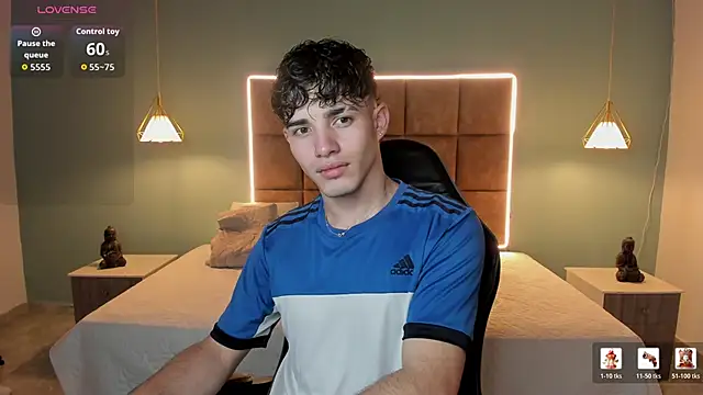 AlejooTwink online show from May 31, 2026, 5:04 am