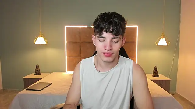 AlejooTwink online show from June 8, 2026, 9:48 pm