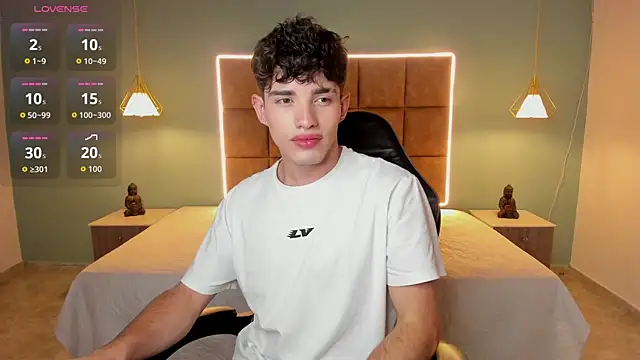 AlejooTwink online show from June 10, 2026, 3:50 am