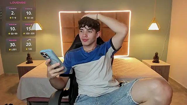 AlejooTwink online show from June 14, 2026, 2:24 am