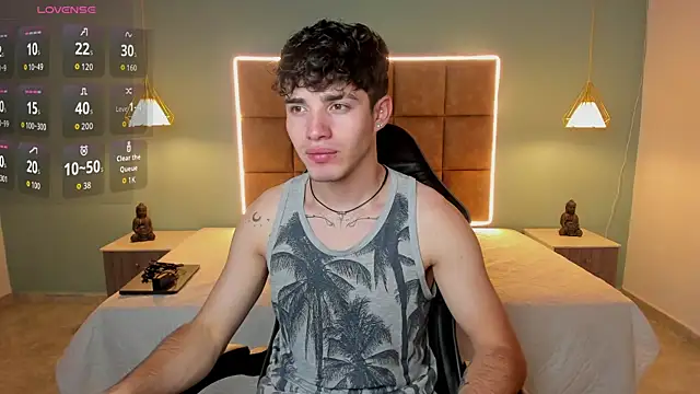 AlejooTwink online show from June 14, 2026, 7:49 pm