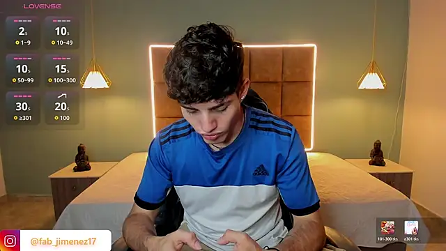AlejooTwink online show from June 20, 2026, 3:20 am