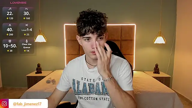 AlejooTwink online show from June 21, 2026, 1:52 am