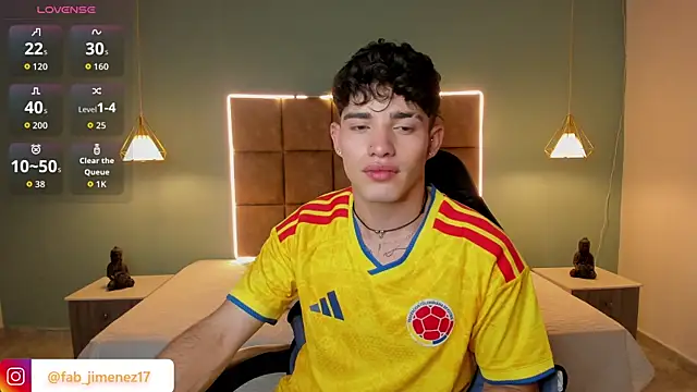 AlejooTwink online show from June 24, 2026, 4:11 am