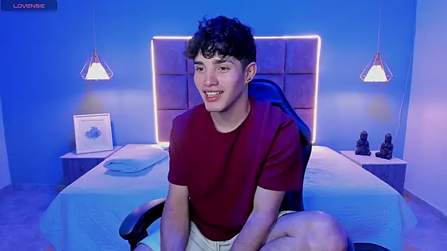 AlejooTwink online show from July 16, 2026, 5:13 am