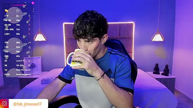 AlejooTwink online show from July 24, 2026, 3:37 am
