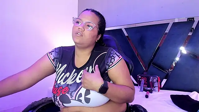 Snapshot of MhiaRey chatting on January 17, 2025, 1:24 pm MhiaRey online show from January 17, 2025, 1:24 pm