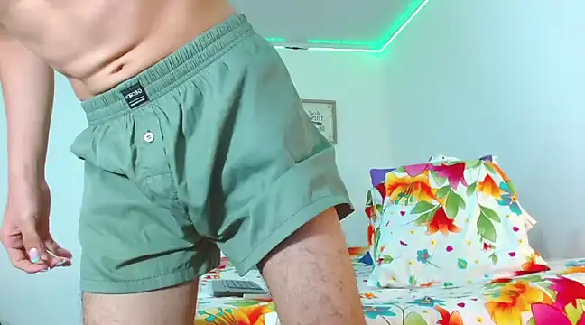 Noah tyler  online show from December 17, 2024, 8:21 pm