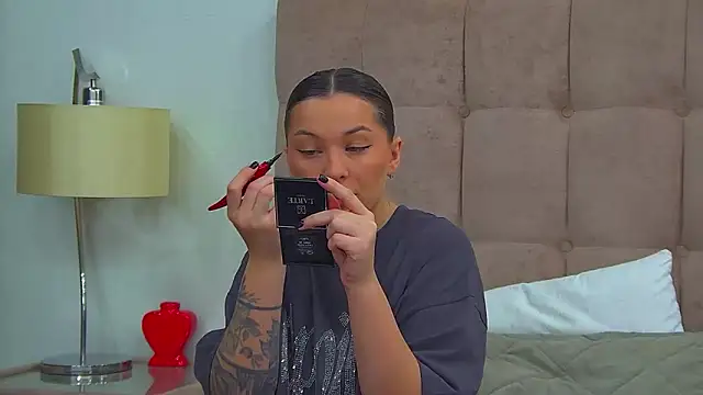 AlexandraBloom online show from March 15, 2026, 6:25 pm