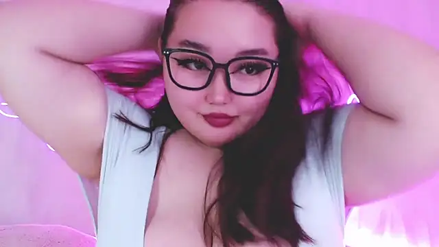 Snapshot of amina_moonlightt chatting on August 5, 2026, 6:33 pm amina moonlightt online show from August 5, 2026, 6:33 pm