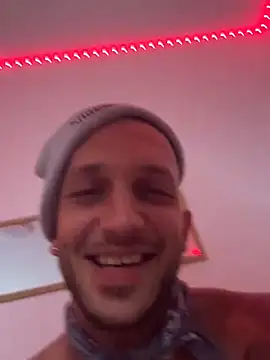 Snapshot of Alaya2006 chatting on November 17, 2025, 10:43 am Alaya2006 online show from November 17, 2025, 10:43 am