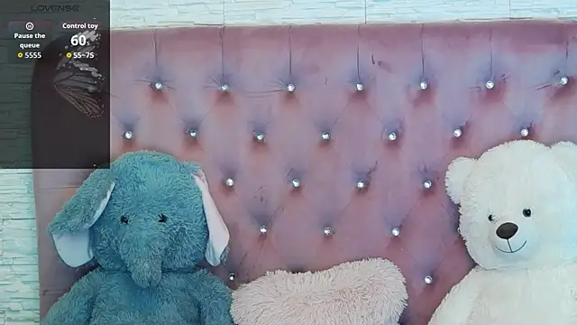 SophiaStarr online show from October 8, 2025, 7:55 pm