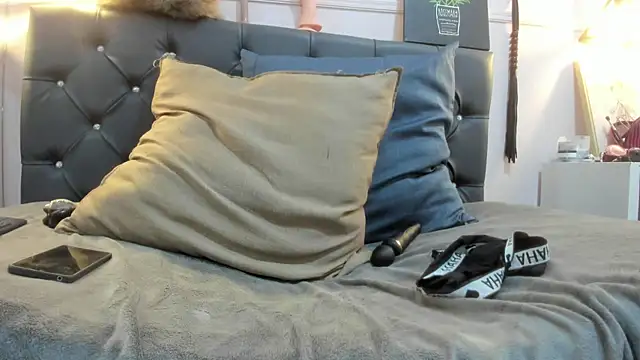 Slut Milf  online show from February 22, 2025, 10:52 pm