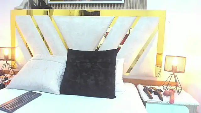 Slut Milf  online show from November 15, 2025, 9:17 am