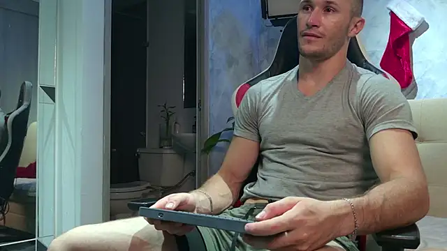 AxelFairchaild online show from December 17, 2025, 12:44 pm