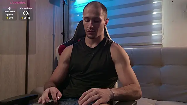 AxelFairchaild online show from April 30, 2026, 1:06 pm