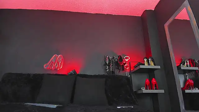 Snapshot of DelaneyStone chatting on December 14, 2025, 4:01 pm DelaneyStone online show from December 14, 2025, 4:01 pm