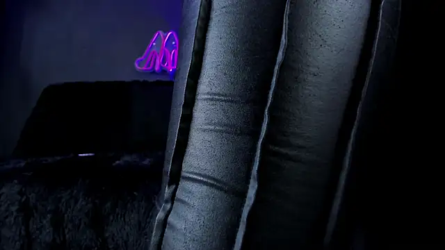 Snapshot of DelaneyStone chatting on December 17, 2025, 9:32 pm DelaneyStone online show from December 17, 2025, 9:32 pm