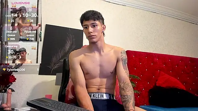 Snapshot of Cristopher23_ chatting on March 15, 2025, 10:55 pm Cristopher23 online show from March 15, 2025, 10:55 pm