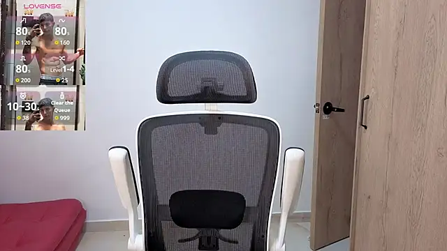 Snapshot of Cristopher23_ chatting on October 12, 2025, 1:43 pm Cristopher23 online show from October 12, 2025, 1:43 pm