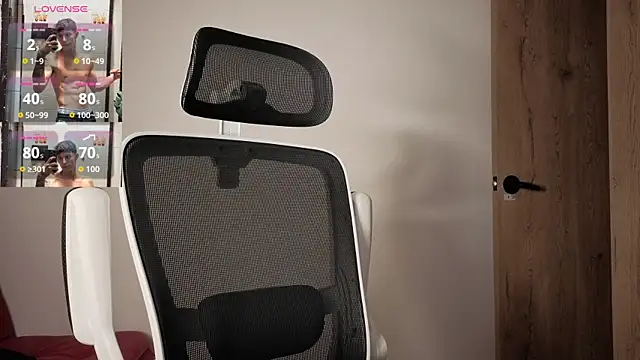 Snapshot of Cristopher23_ chatting on December 15, 2025, 9:35 am Cristopher23 online show from December 15, 2025, 9:35 am