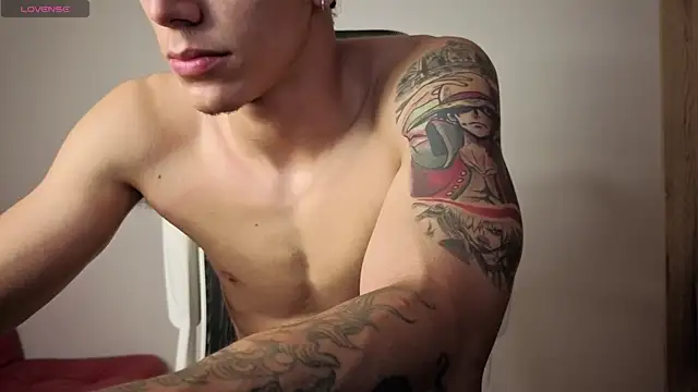 Snapshot of Cristopher23_ chatting on December 16, 2025, 9:36 am Cristopher23 online show from December 16, 2025, 9:36 am