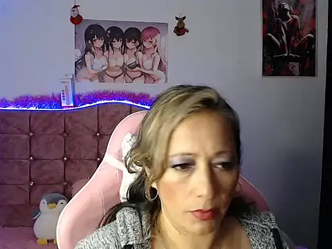 Snapshot of Melanyy_100 chatting on December 28, 2024, 12:04 am Melanyy 100 online show from December 28, 2024, 12:04 am