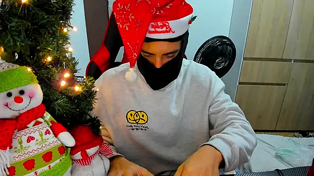 Snapshot of Calihotcaliente277 chatting on December 22, 2024, 2:17 am Calihotcaliente277 online show from December 22, 2024, 2:17 am