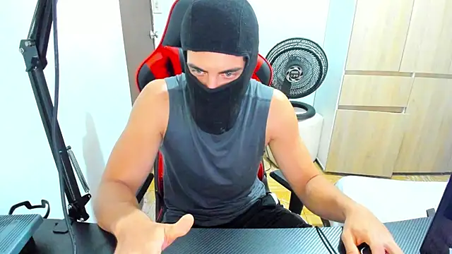 Snapshot of Calihotcaliente277 chatting on February 4, 2025, 8:38 pm Calihotcaliente277 online show from February 4, 2025, 8:38 pm