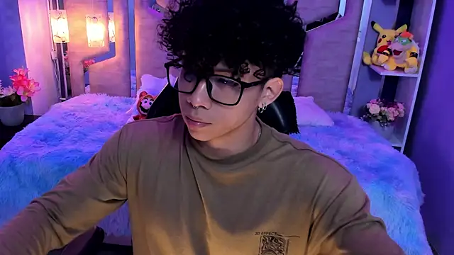 AkazaBoy  online show from November 13, 2025, 4:00 am