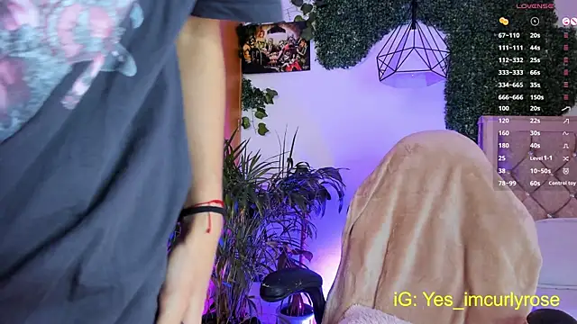 CurlyRose   online show from September 18, 2025, 9:50 pm