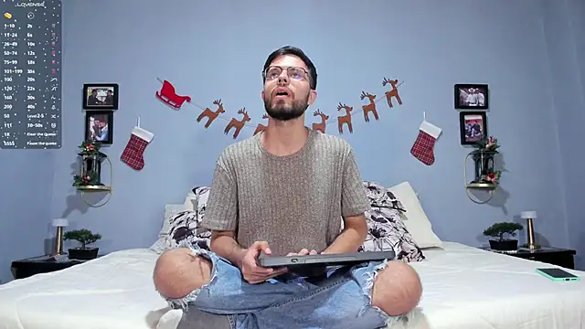 Snapshot of ETHAN_ADAM chatting on December 6, 2024, 2:13 am ETHAN ADAM online show from December 6, 2024, 2:13 am