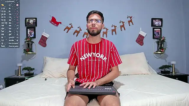 Snapshot of ETHAN_ADAM chatting on December 14, 2024, 12:44 am ETHAN ADAM online show from December 14, 2024, 12:44 am