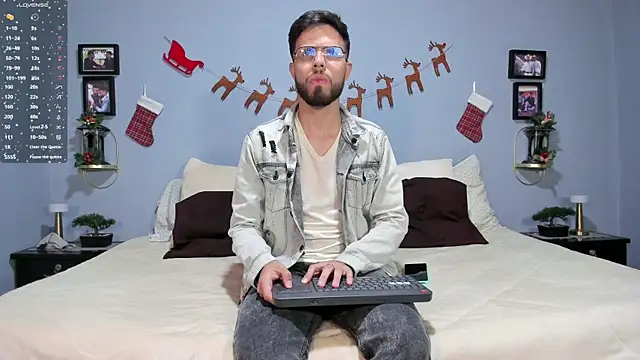 Snapshot of ETHAN_ADAM chatting on December 14, 2024, 10:18 pm ETHAN ADAM online show from December 14, 2024, 10:18 pm