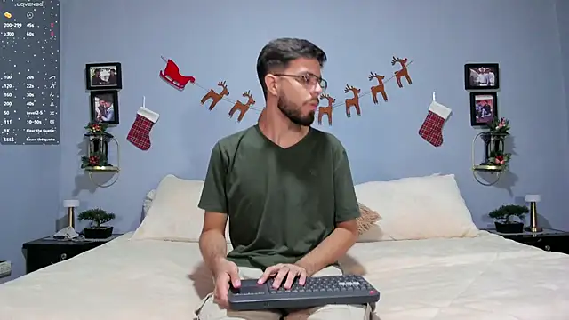 Snapshot of ETHAN_ADAM chatting on December 16, 2024, 9:09 pm ETHAN ADAM online show from December 16, 2024, 9:09 pm