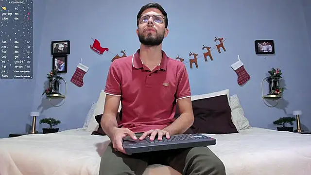 Snapshot of ETHAN_ADAM chatting on December 21, 2024, 9:58 pm ETHAN ADAM online show from December 21, 2024, 9:58 pm