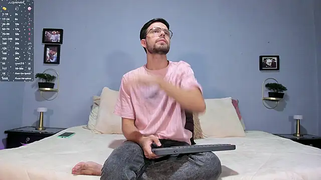 Snapshot of ETHAN_ADAM chatting on January 3, 2025, 8:22 pm ETHAN ADAM online show from January 3, 2025, 8:22 pm