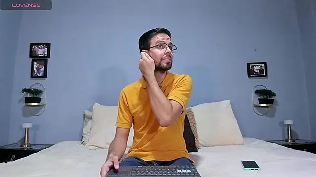 Snapshot of ETHAN_ADAM chatting on January 7, 2025, 9:35 pm ETHAN ADAM online show from January 7, 2025, 9:35 pm