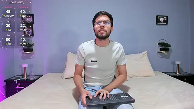 Snapshot of ETHAN_ADAM chatting on January 21, 2025, 12:36 am ETHAN ADAM online show from January 21, 2025, 12:36 am