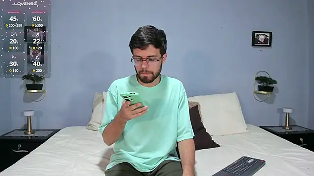 Snapshot of ETHAN_ADAM chatting on January 21, 2025, 11:02 pm ETHAN ADAM online show from January 21, 2025, 11:02 pm