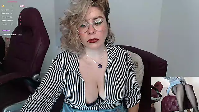 Snapshot of Serenay_ chatting on January 15, 2025, 1:34 am Serenay online show from January 15, 2025, 1:34 am