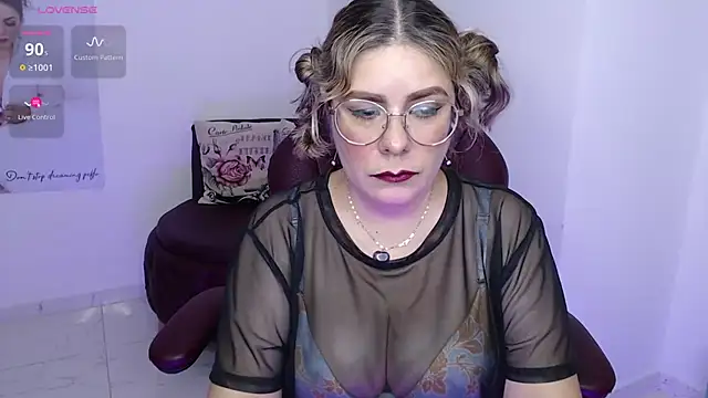 Snapshot of Serenay_ chatting on February 13, 2025, 11:26 pm Serenay online show from February 13, 2025, 11:26 pm