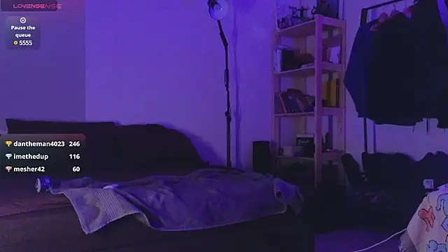 Snapshot of Space_X_Roxy_ chatting on December 24, 2024, 10:28 pm Space X Roxy online show from December 24, 2024, 10:28 pm