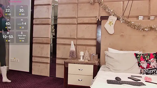 Snapshot of CassieFox_ chatting on December 20, 2024, 7:39 pm CassieFox online show from December 20, 2024, 7:39 pm