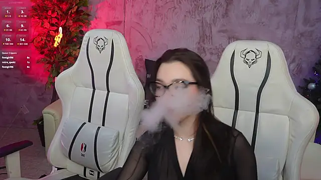 Magnetic Mia  online show from December 14, 2024, 3:25 pm